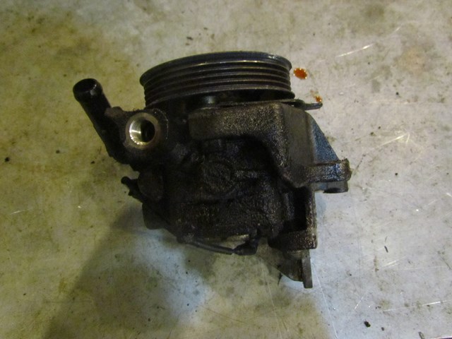 2005 Subaru Legacy GT Power Steering Pump w/Bracket