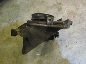 2005 Subaru Legacy GT Power Steering Pump w/Bracket