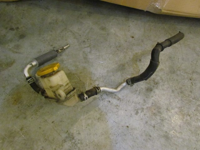 2005 Subaru Legacy GT Power Steering Fluid Reservoir w/Lines