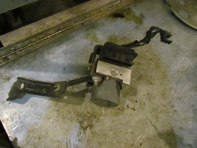 2005 Subaru Legacy GT 2.5 Turbo ABS Pump & Bracket 27534AG00A