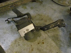 2005 Subaru Legacy GT 2.5 Turbo ABS Pump & Bracket 27534AG00A