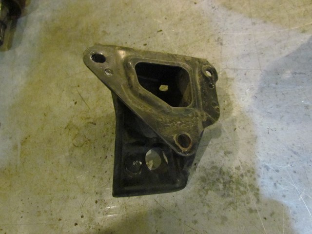 2005 Subaru Legacy GT RH Rear Bumper Reinforcement Mount