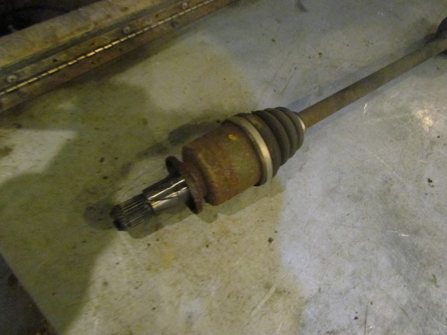 2005 Subaru Legacy GT AT Rear RH Passenger Axle