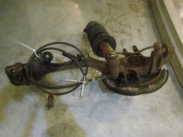 2005 Subaru Legacy GT Rear RH Spindle Hub Assy w/Strut