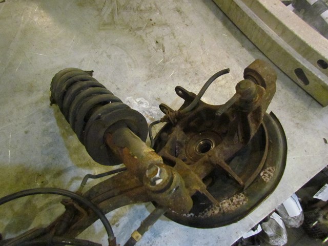 2005 Subaru Legacy GT Rear RH Spindle Hub Assy w/Strut