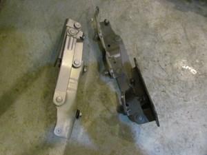 2005 Mazda RX8 Trunk Hinges
