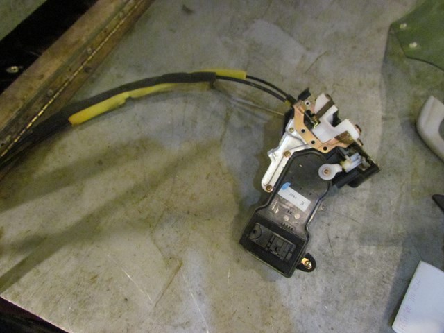 2005 Mazda RX8 Front RH Passenger Door Lock Actuator 