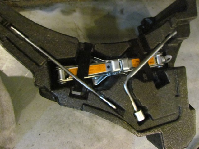 2015 NIssan 370z Nismo Jack, Tools & Trunk Spacer 84976 1EA0A