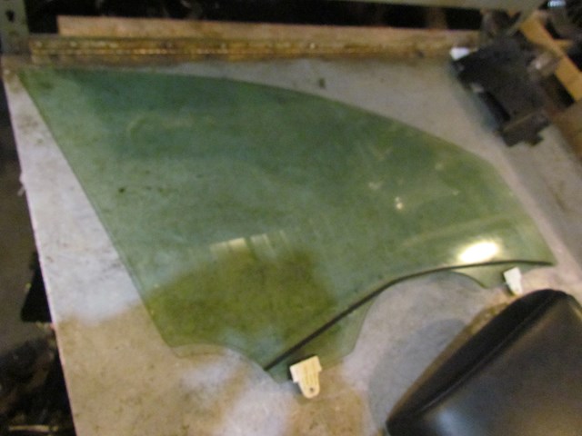 2008 Infiniti G35x Sedan Front RH Passenger Door Glass