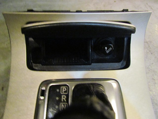 2008 Infiniti G35 Sedan AT Shifter Trim & Ashtray