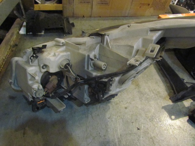 2008 Infiniti G35 Sedan Passenger RH HID Headlight - Non Adaptive 