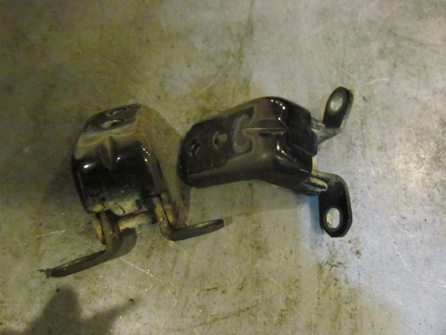 2008 Infiniti G35 Sedan Front RH Passenger Door Hinges