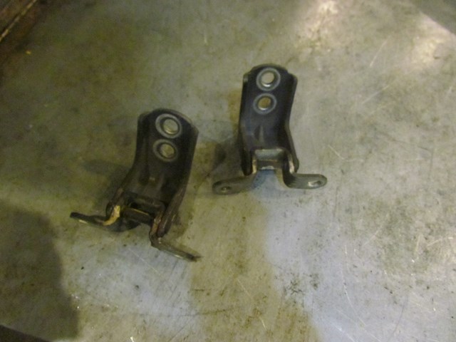2008 Infiniti G35 Sedan Front RH Passenger Door Hinges