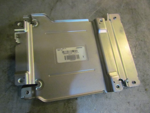 2008 Infiniti G35 Sedan Amplifier Bracket 