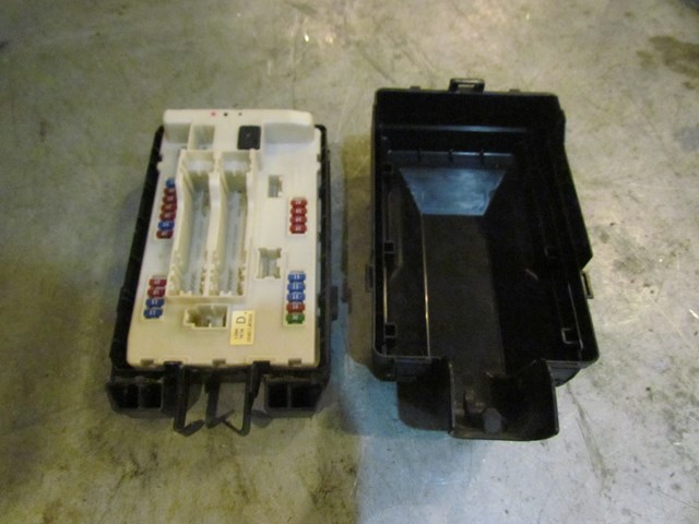 2008 Infiniti G35x Sedan IPDM Fuse Box 284B1JK00A in Avon, MN 56310 PB