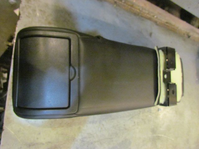 2008 Infiniti G35x Sedan Rear Armrest
