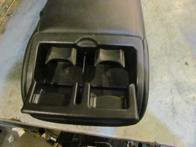 2008 Infiniti G35x Sedan Rear Armrest