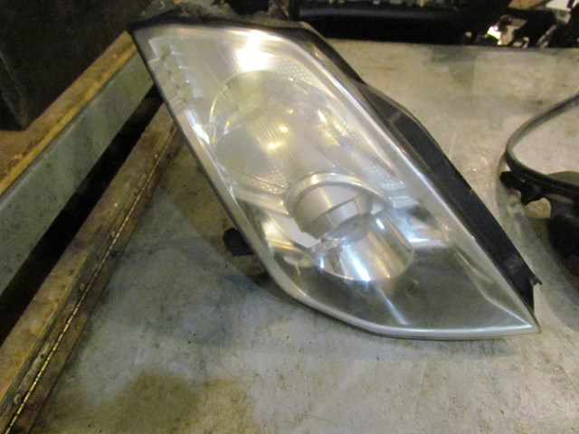 2006 Nissan 350z RH Passenger Headlight OEM (See Description)