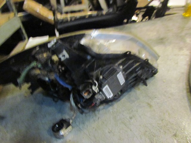 2006 Nissan 350z RH Passenger Headlight OEM (See Description)