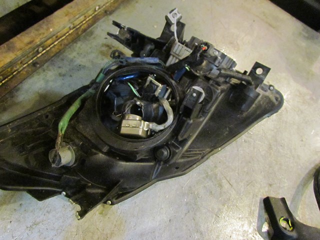 2006 Nissan 350z RH Passenger Headlight OEM (See Description)