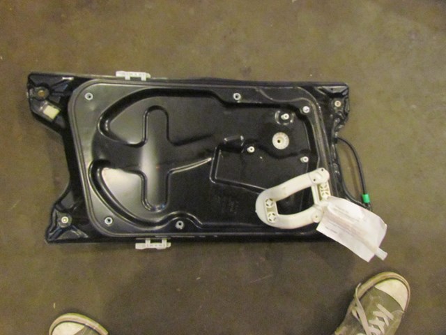 2005 Land Rover LR3 Front RH Passenger Window Regulator