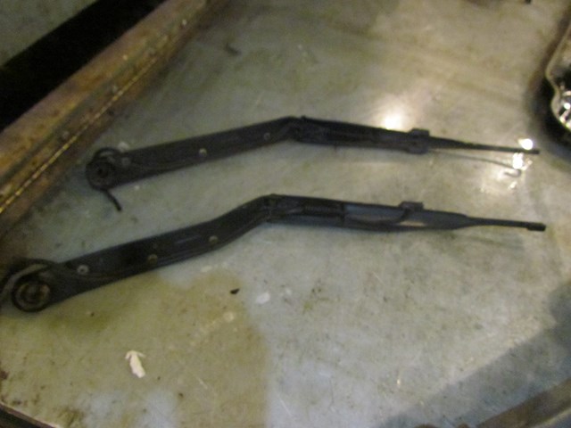 2006 Nissan 350z Windshield Wiper Arm Set
