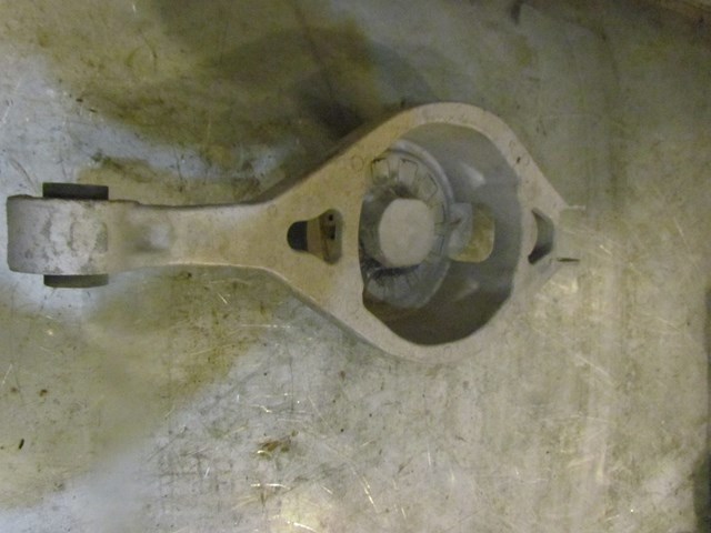 2006 Nissan 350z Rear RH Passenger Lower Control Arm Spring Cup