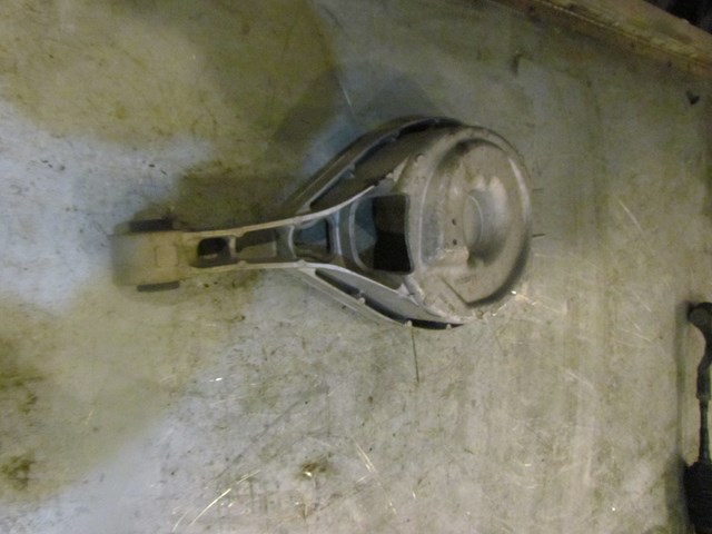 2006 Nissan 350z Rear RH Passenger Lower Control Arm Spring Cup