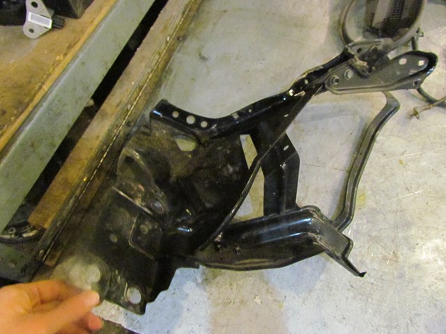 2006 Nissan 350z RH Passenger Radiator Side Support