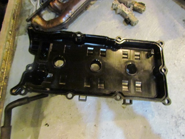 2003 Nissan 350z  LH Driver Valve Cover