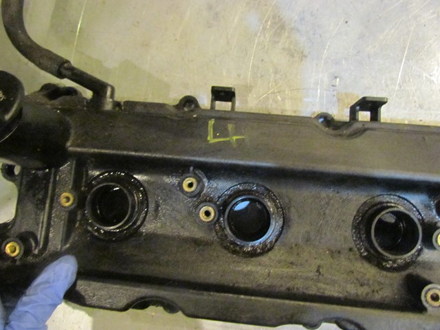 2003 Nissan 350z  LH Driver Valve Cover