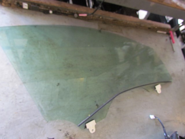 2008 Infiniti G35 Sedan Front RH Passenger Door Glass
