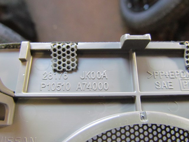 2008 Infiniti G35 Sedan RH Dash Speaker Cover 28176 JK00A