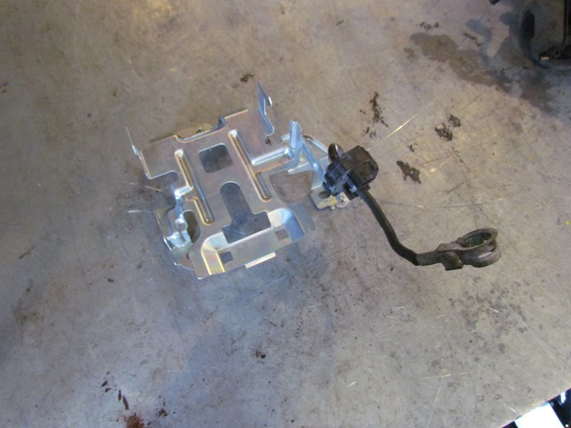 2008 Infiniti G35x Sedan IPDM Fuse Box Bracket