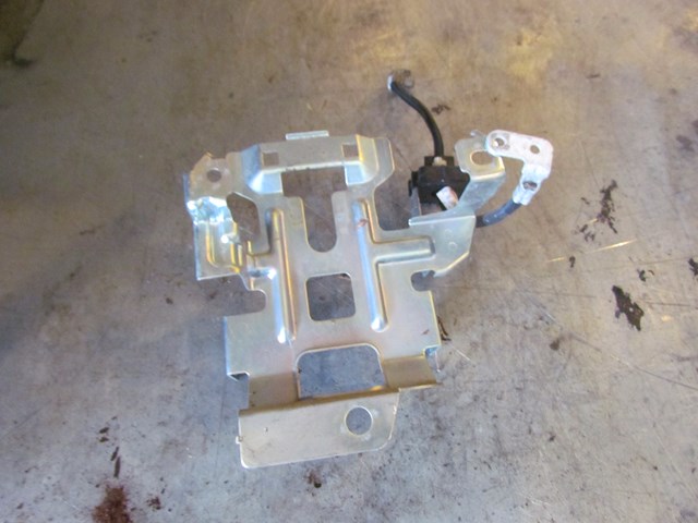 2008 Infiniti G35x Sedan IPDM Fuse Box Bracket