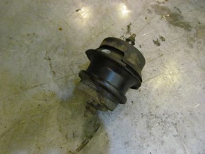 2008 Infiniti G35x Sedan RH Passenger Engine Mount