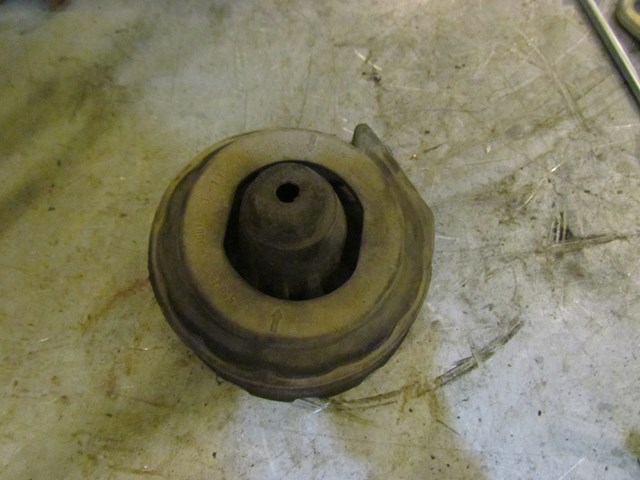 2008 Infiniti G35x Sedan Rear RH Passenger Coil Spring Bushings