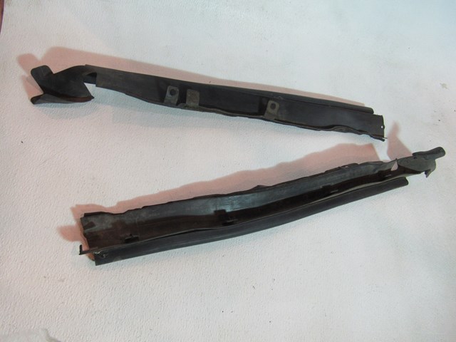 2006 Infiniti M35 M35x Hood/Fender Seal Set RH & LH Side 