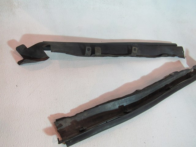 2006 Infiniti M35 M35x Hood/Fender Seal Set RH & LH Side 