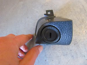 2006 Infiniti M35x Glove Box Release