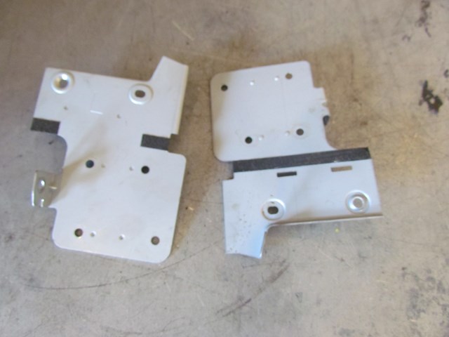 2006 Infiniti M35 M35x Radio Brackets
