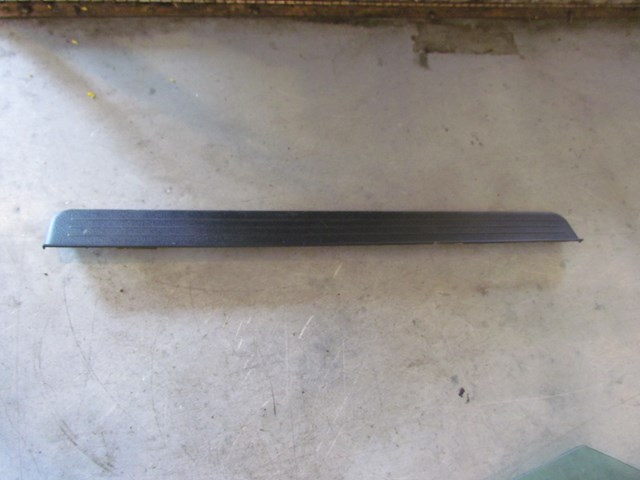 2006 Infiniti M35 M35x Front RH Pass Door Sill Plate 769B0EG000