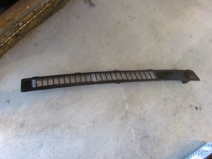 2006 Infiniti M35 M35x RH Pass Dash Defrost Vent 68742 EG000