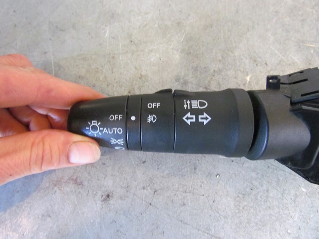 2006 Infiniti M35 M35x Turn Signal Column Switch 25540 EH100