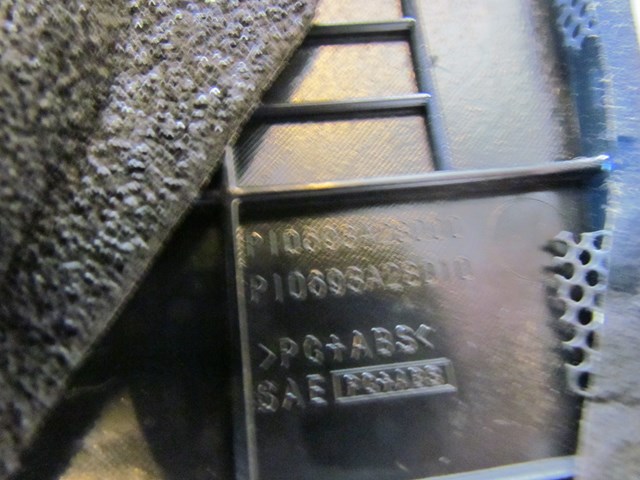 2006 Infiniti M35 M35x Dash Speaker Cover P10698A28010