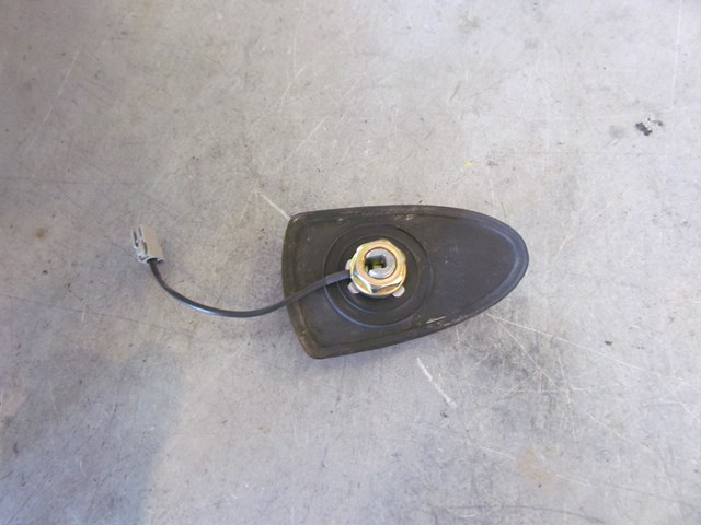 2006 Infiniti M35 M35x Shark Fin Antenna-Missing Cover