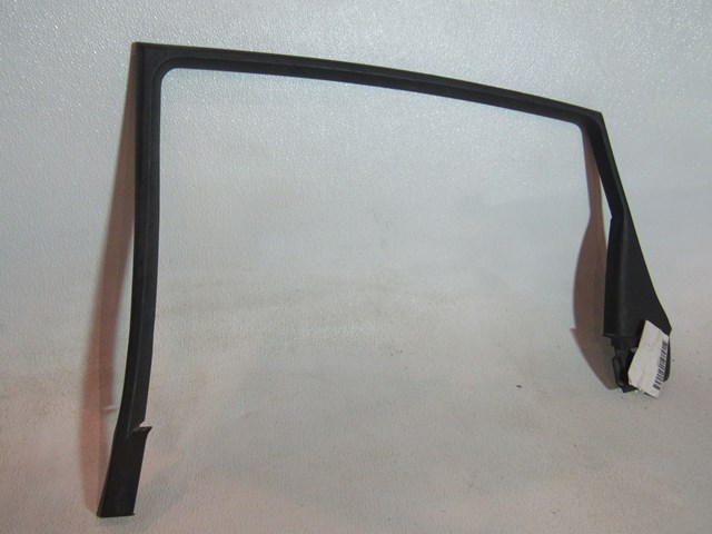 2006 2007 Infiniti M35 M35x Rear RH Window Trim 822D4 EG000