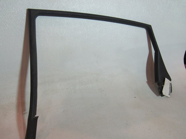 2006 2007 Infiniti M35 M35x Rear RH Window Trim 822D4 EG000