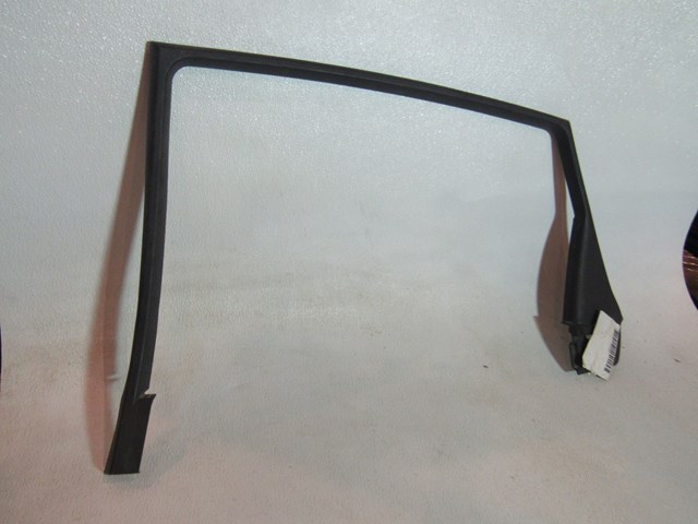 2006 2007 Infiniti M35 M35x Rear RH Window Trim 822D4 EG000