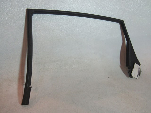 2006 2007 Infiniti M35 M35x Rear RH Window Trim 822D4 EG000